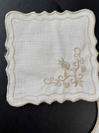 Classic Rose Cappuccino Design Placemat Set - Premium Fabric - 6 Persons - 19 Pieces - Embroidered Off White Placemat