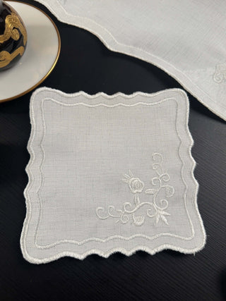 Classic Rose Off White Design Placemat Set - Premium Fabric - 6 Persons - 19 Pieces - Embroidered placemat detail.